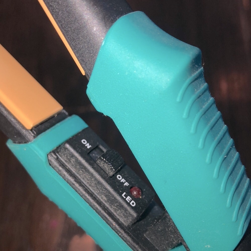 CHI AIR mini flat iron great for travel - Picture 3 of 4